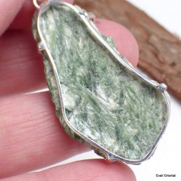 Pendentif Smaragdite Actinolite verte brute 