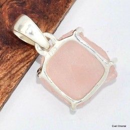 Pendentif en Quartz rose brut serti griffes 