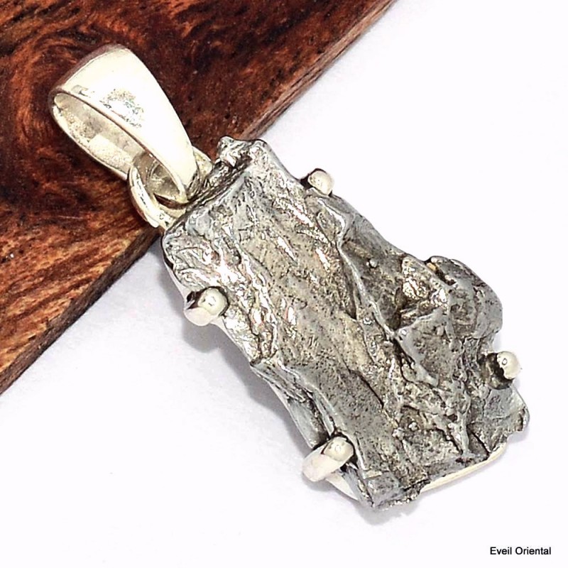 Pendentif meteorite Campo del Cielo serti griffes -2 