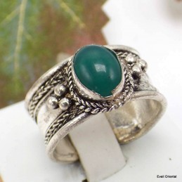 Bague traditionnelle tibétaine en Onyx vert Bagues tibétaines bouddhistes ref 4700.1