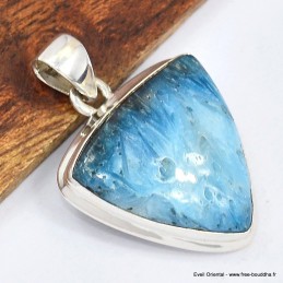 Pendentif triangulaire en Glaciérite blue ice 