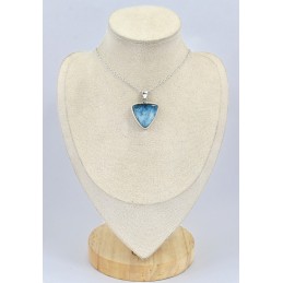 Pendentif triangulaire en Glaciérite blue ice 