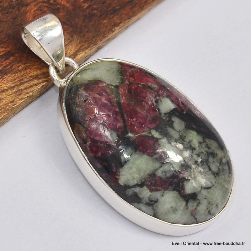 Pendentif bijou en Eudialyte 