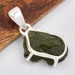 Pendentif authentique Moldavite serti griffes Bijoux en Moldavite SK17