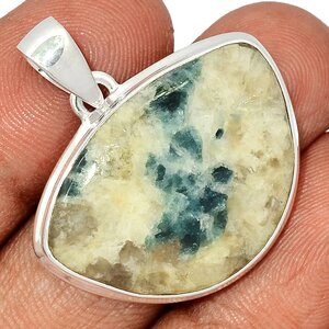 tourmaline indigo sur quartz